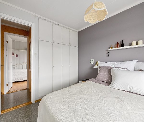 Airbnb cleaners Edinburgh - bedroom turnover clean